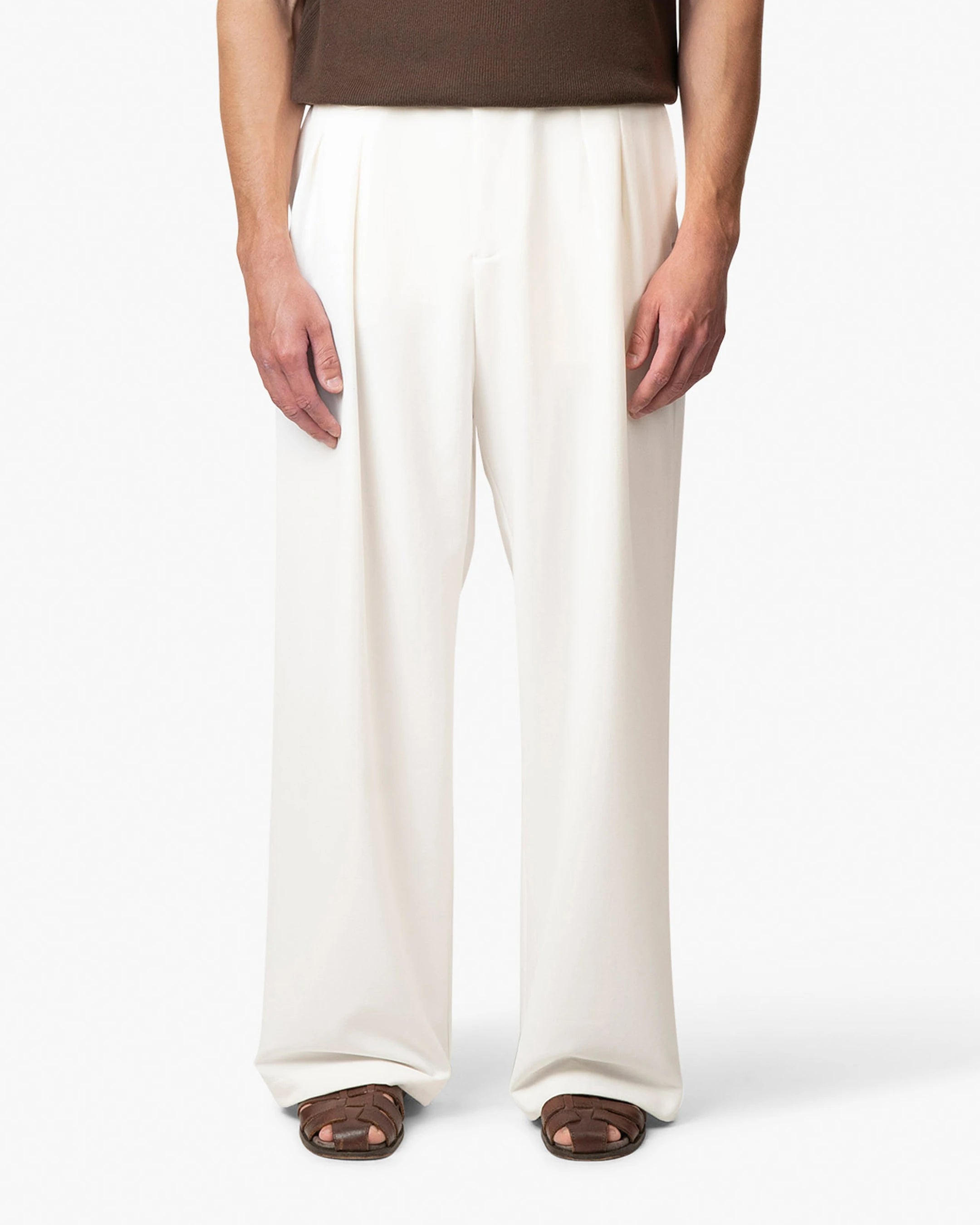 Ambra Locker sitzende Plisseehose