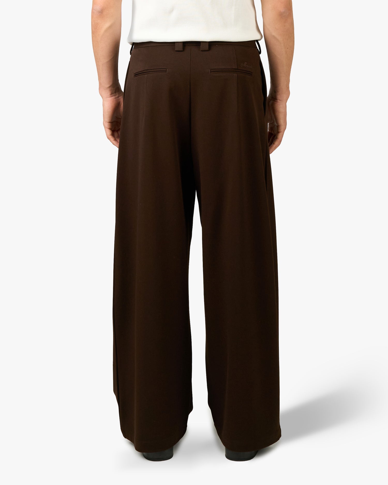 Ambra Locker sitzende Plisseehose
