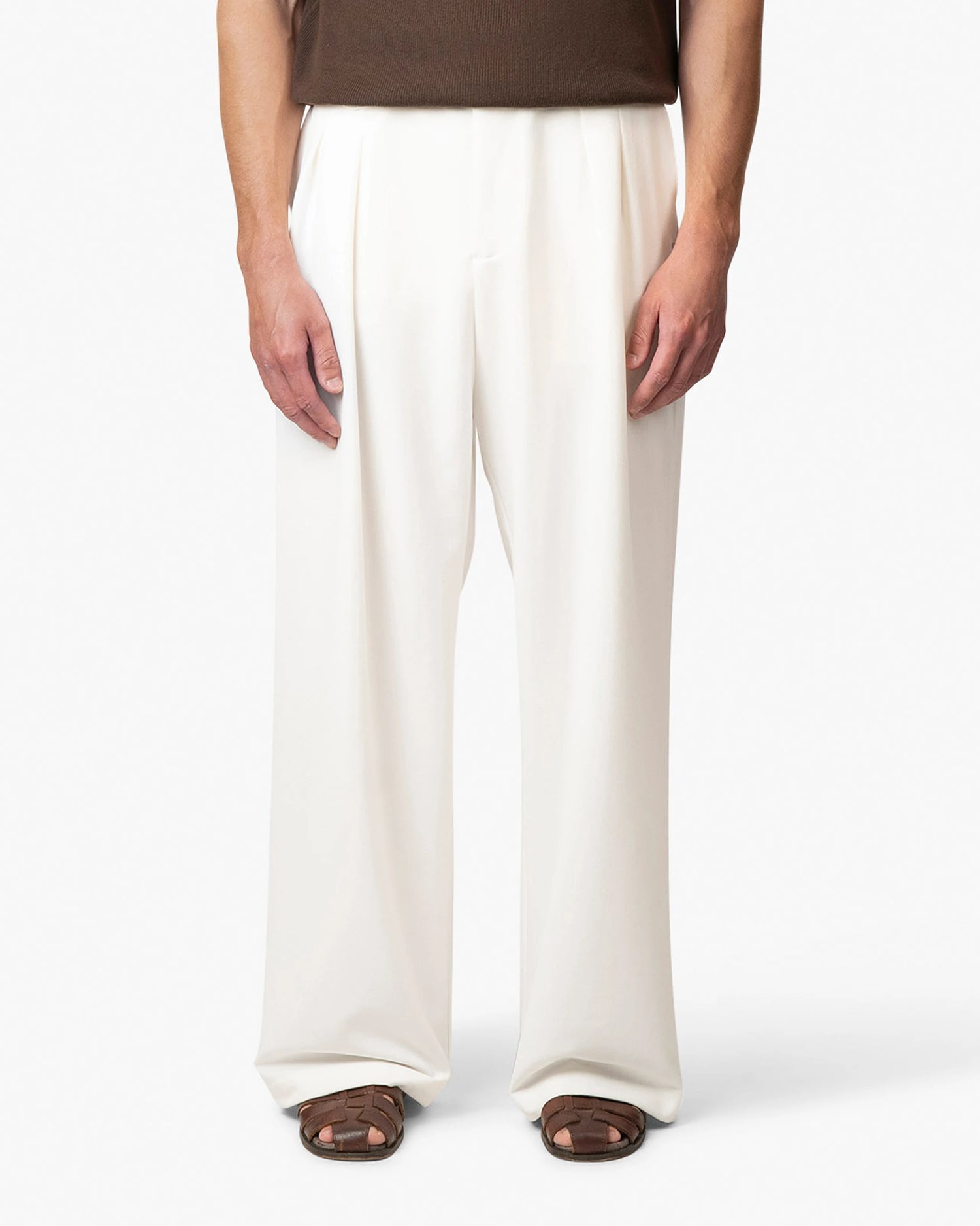 Ambra Locker sitzende Plisseehose