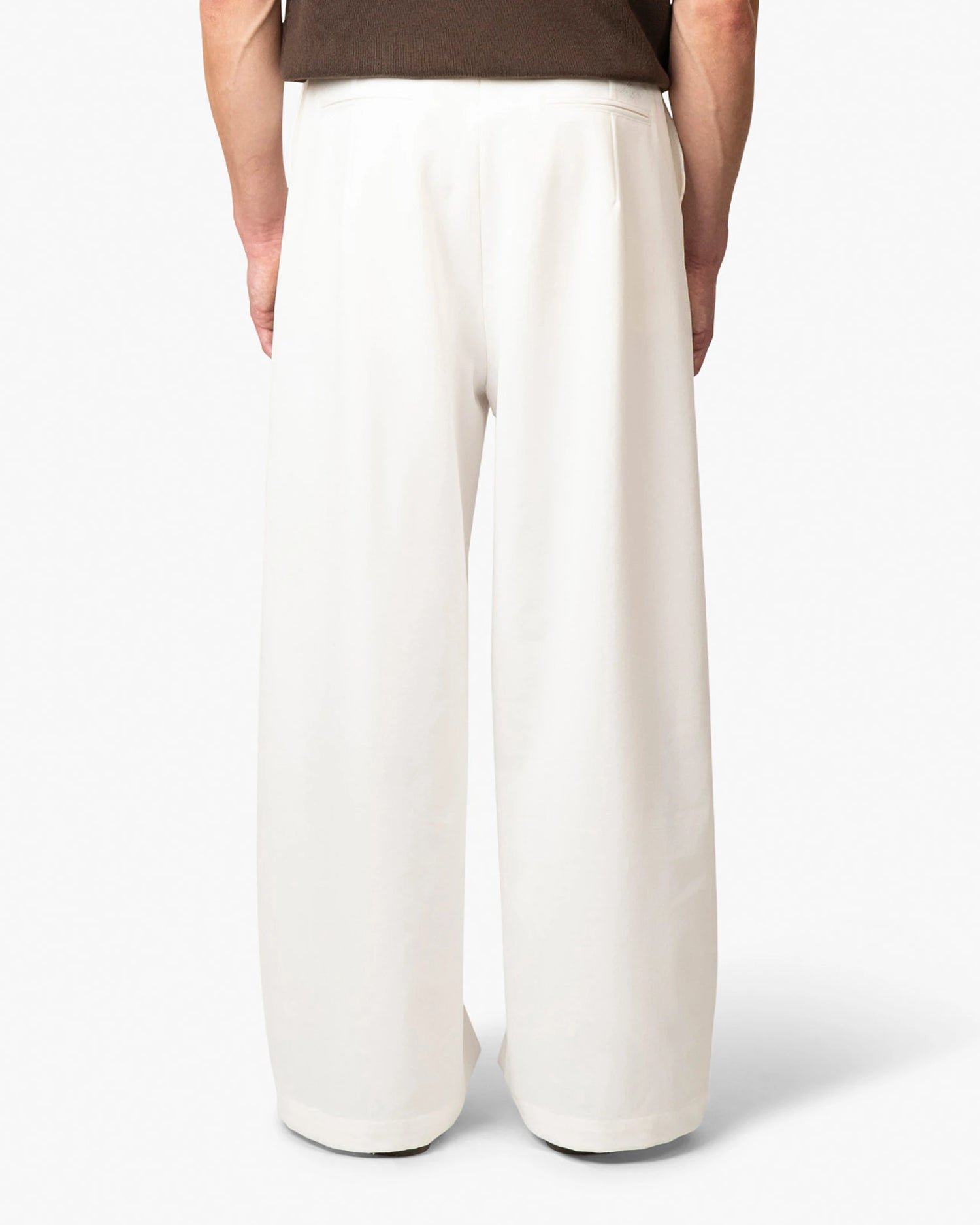 Ambra Locker sitzende Plisseehose