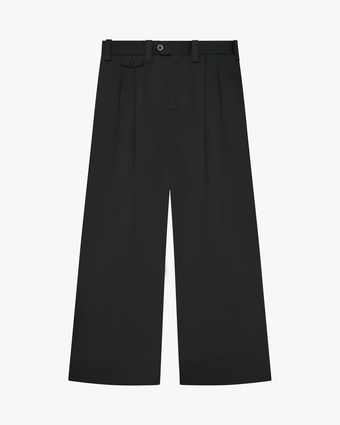 Ambra Locker sitzende Plisseehose