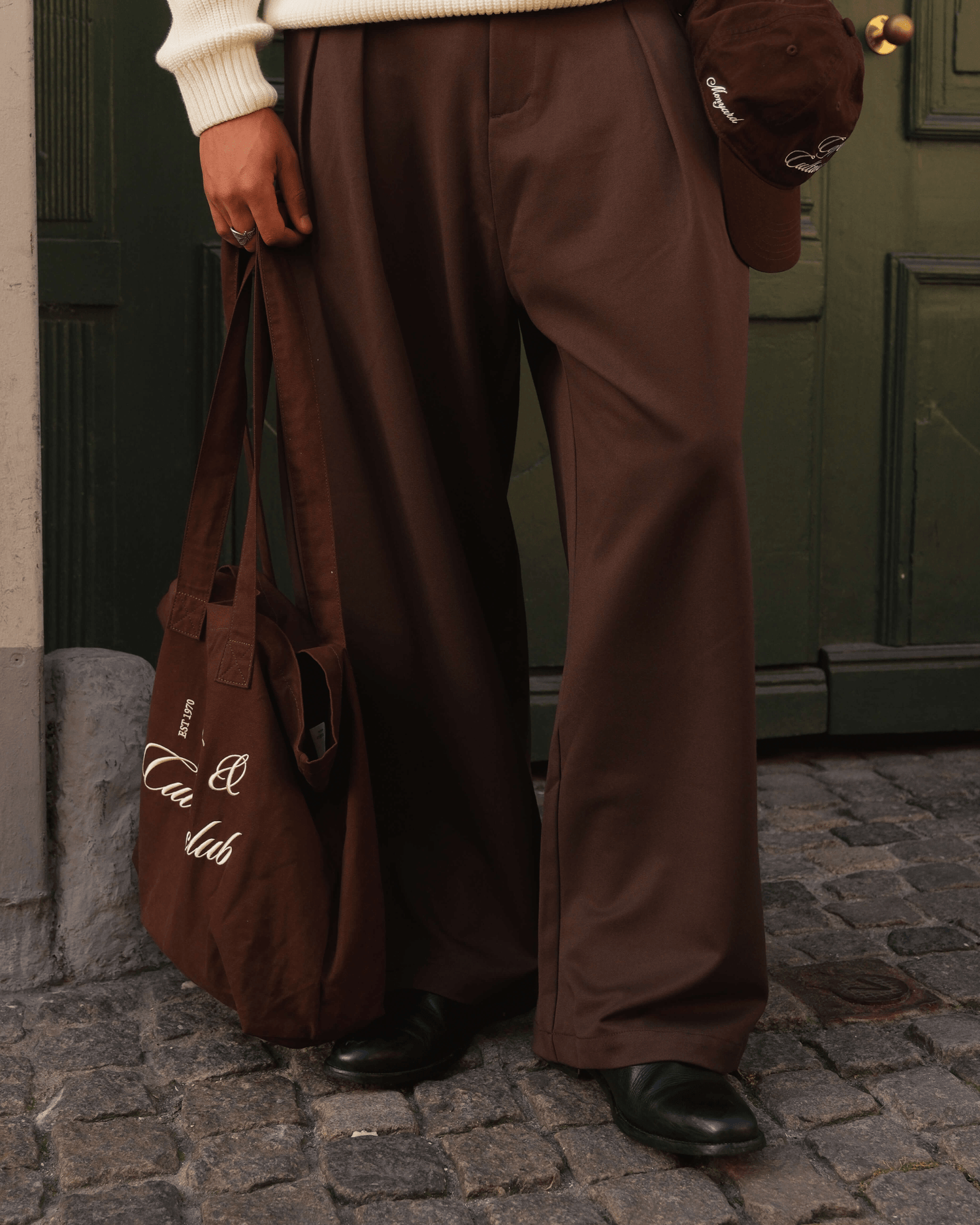 Ambra Locker sitzende Plisseehose