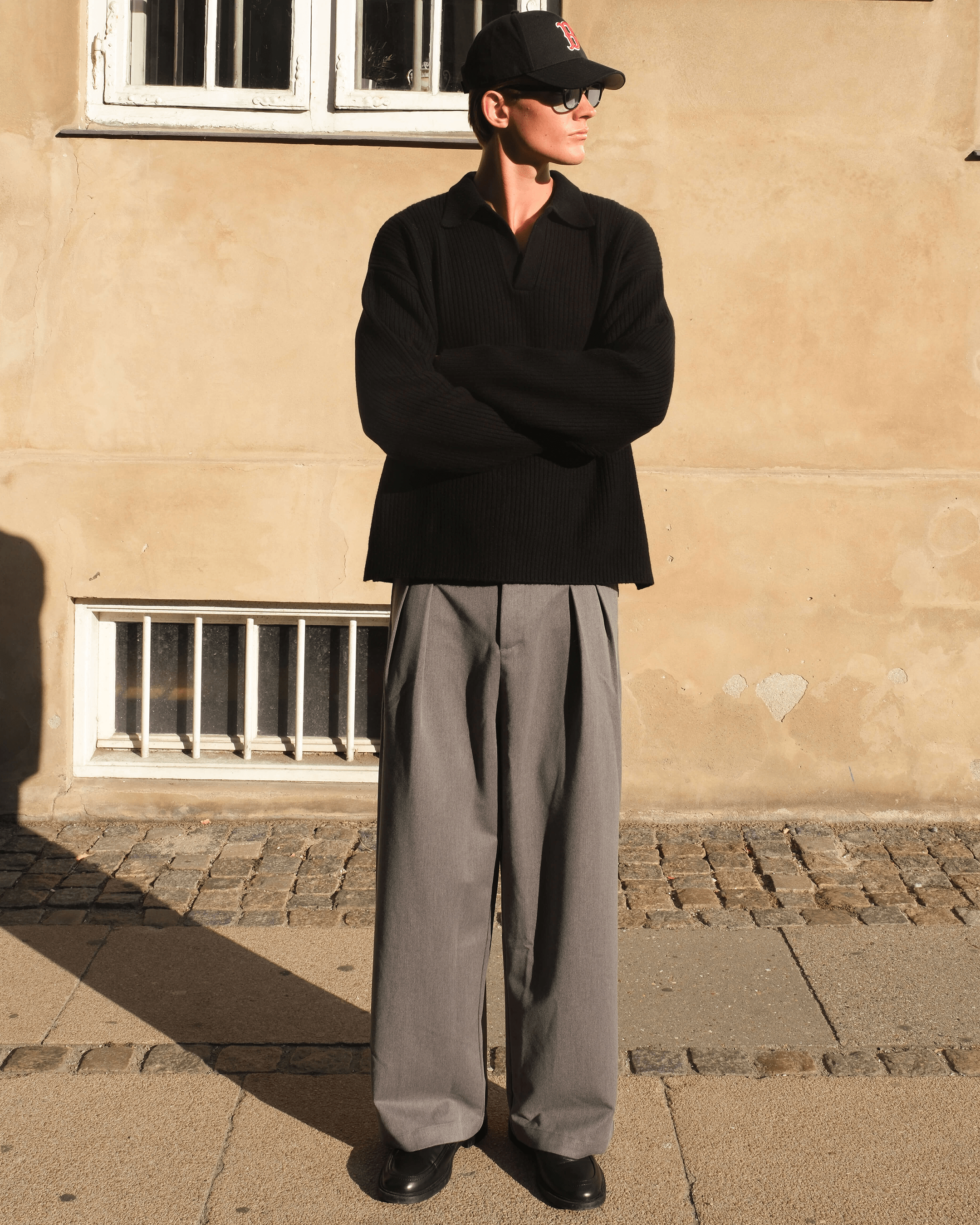 Ambra Locker sitzende Plisseehose