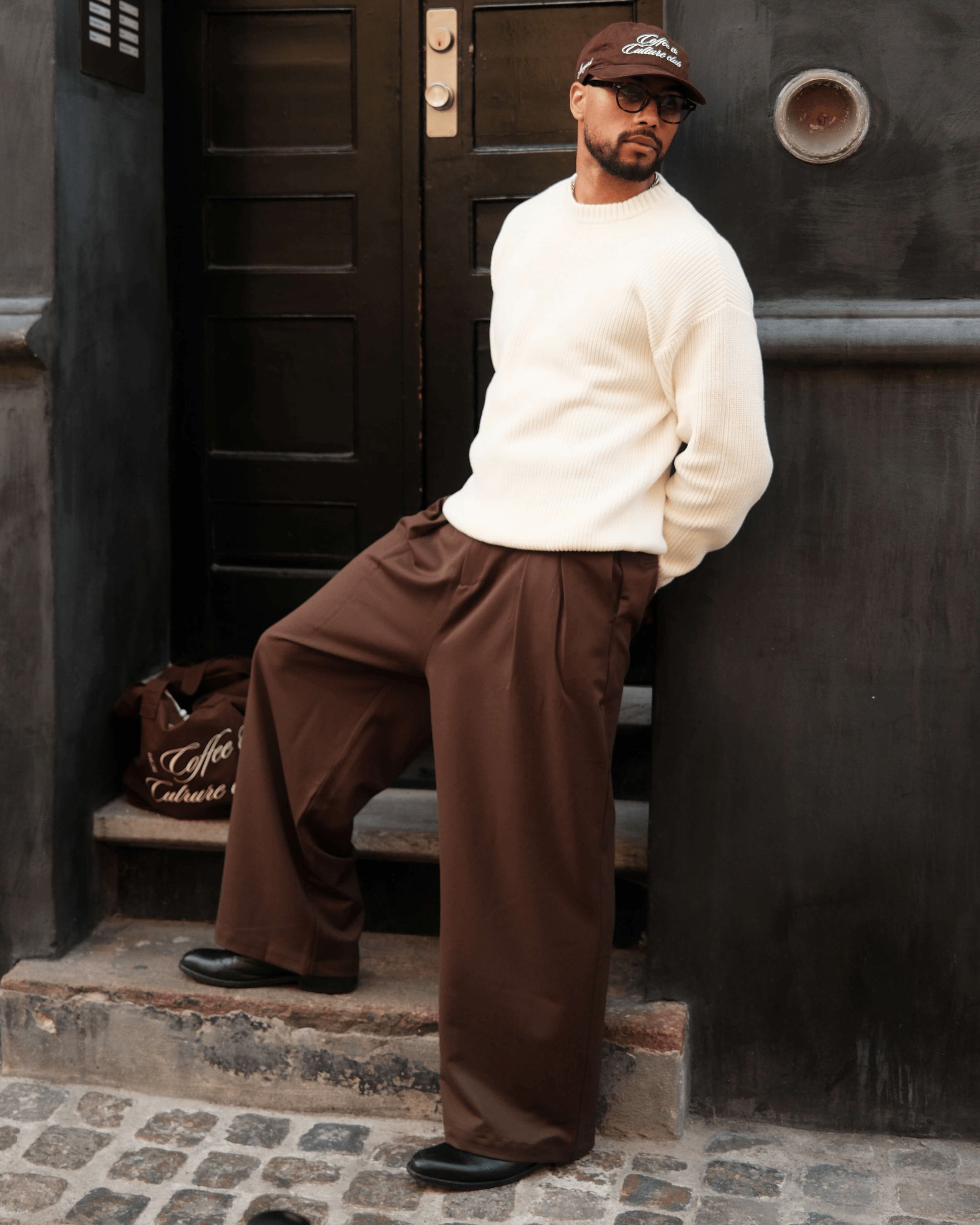 Ambra Locker sitzende Plisseehose