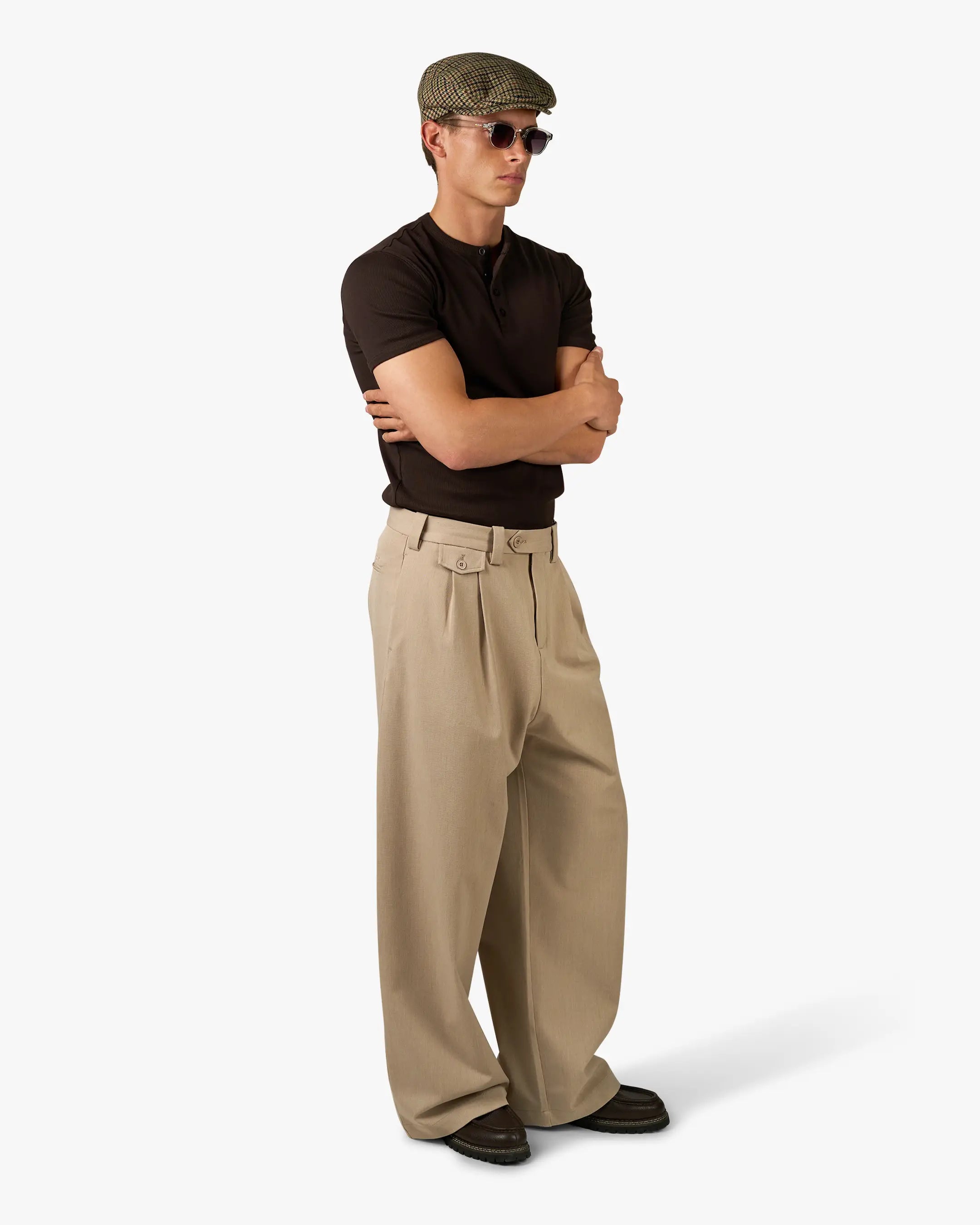 Ambra Locker sitzende Plisseehose