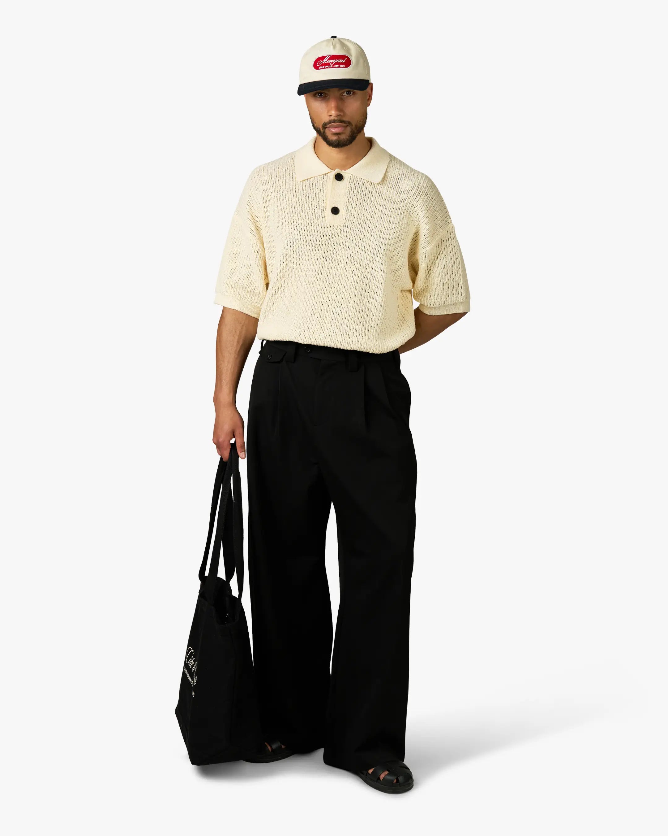 Ambra Locker sitzende Plisseehose